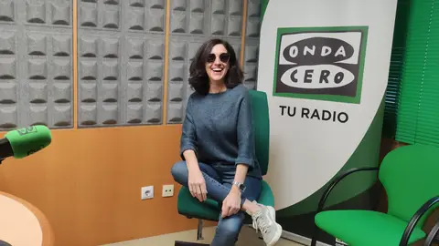 Viernes sin papeles Carmen Quinteiro en los estudios de Onda Cero Pontevedra