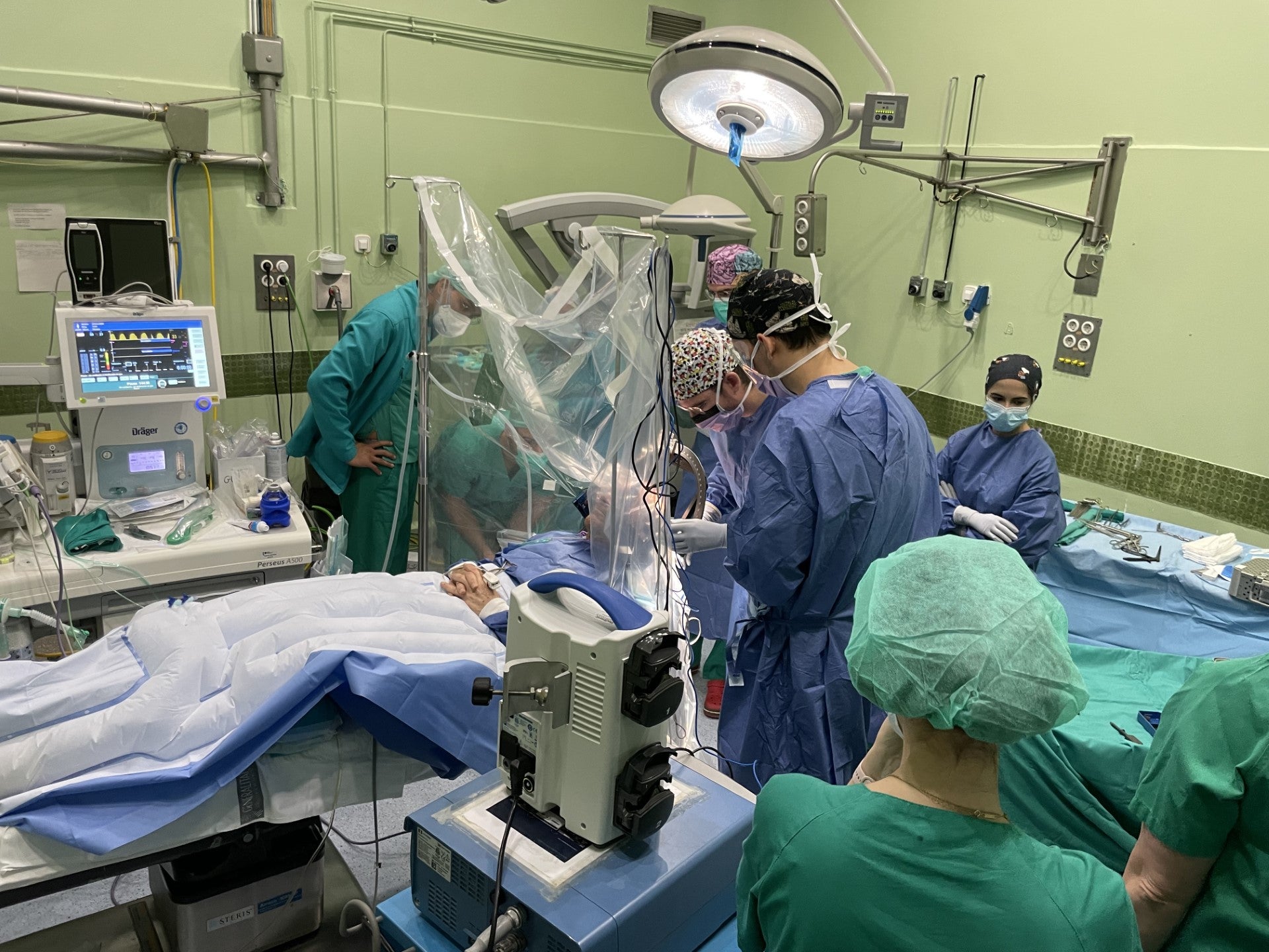 El Hospital General de Elche incorpora una intervención para reducir los temblores y falta de movilidad en enfermos de Parkinson El Hospital General de Elche incorpora una intervención para reducir los temblores y falta de movilidad en enfermos de Parkinson