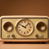 Imagen de archivo de una radio con reloj
