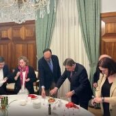 El ministro Planas junto a los representantes de las organizaciones agrarias celebra una cata de tomates españoles 