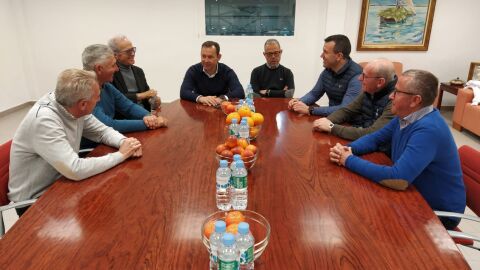 Reuni&oacute;n en Albenfruit entre Momp&oacute;, Aguado y miembros de la empresa