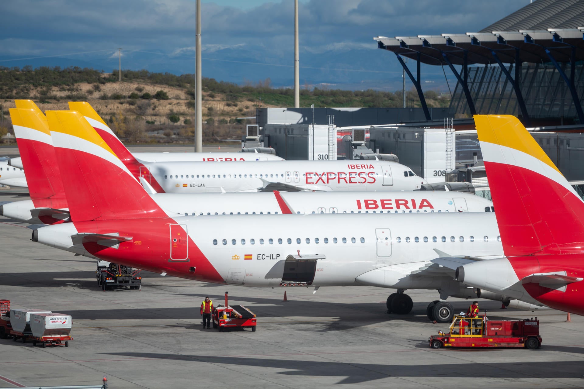 Iberia y los sindicatos llegan a un acuerdo sobre el personal de tierra Iberia y los sindicatos llegan a un acuerdo sobre el personal de tierra