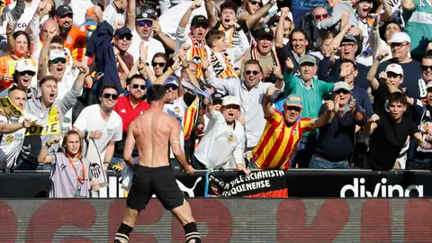 El Valencia sufre para ganar al Almería El Valencia sufre para ganar al Almería
