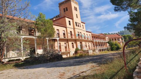 Fachada principal Sanatorio Sierra Espuña