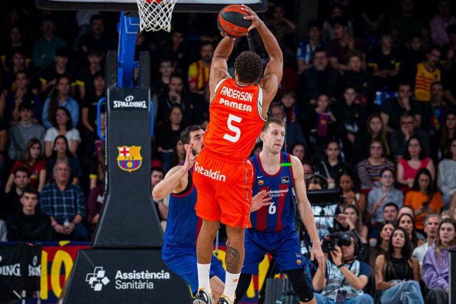 Valencia Basket consigue ante el Barcelona, su segunda victoria consecutiva Valencia Basket consigue ante el Barcelona, su segunda victoria consecutiva