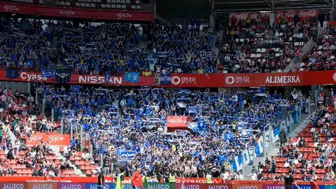 Aficionados del Oviedo en El Molinón Aficionados del Oviedo en El Molinón