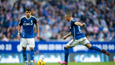 5-2 Cazorla golpea la falta que se estrell&oacute; en el larguero ante el Eldense