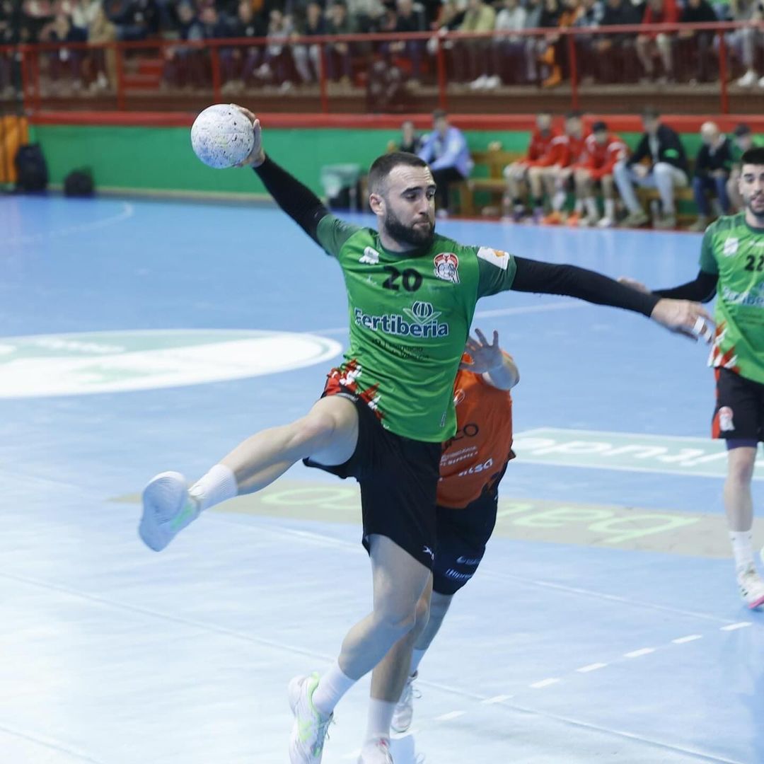 El CD Acero y el Fertiberia Balonmano, en la cuerda floja del deporte de El Camp de Morvedre El CD Acero y el Fertiberia Balonmano, en la cuerda floja del deporte de El Camp de Morvedre