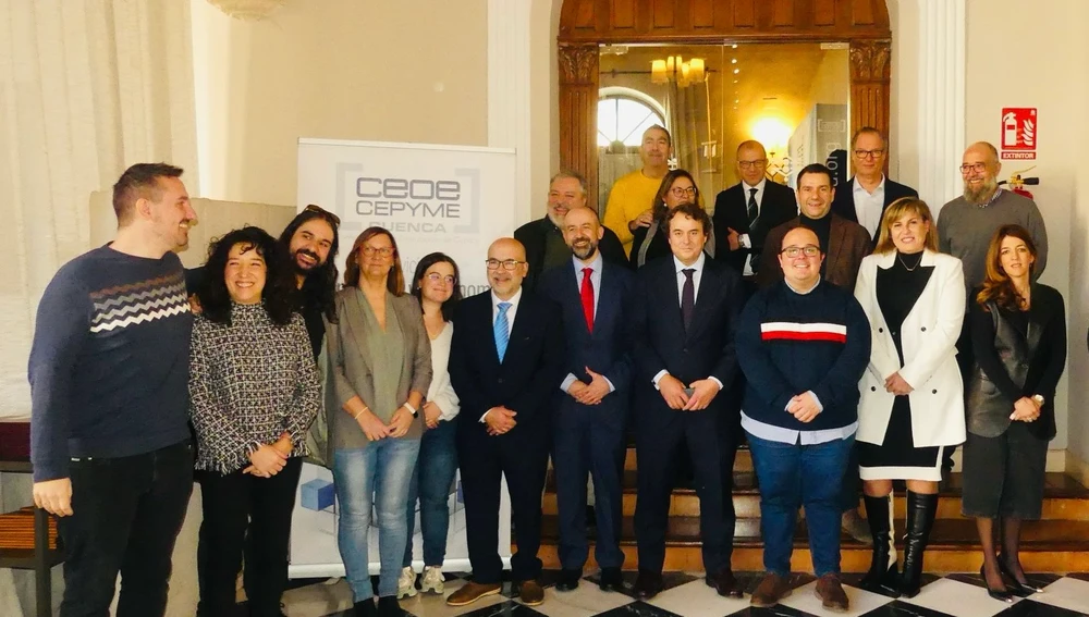 El comité ejecutivo de la CEOE con los medios de comunicación de Cuenca