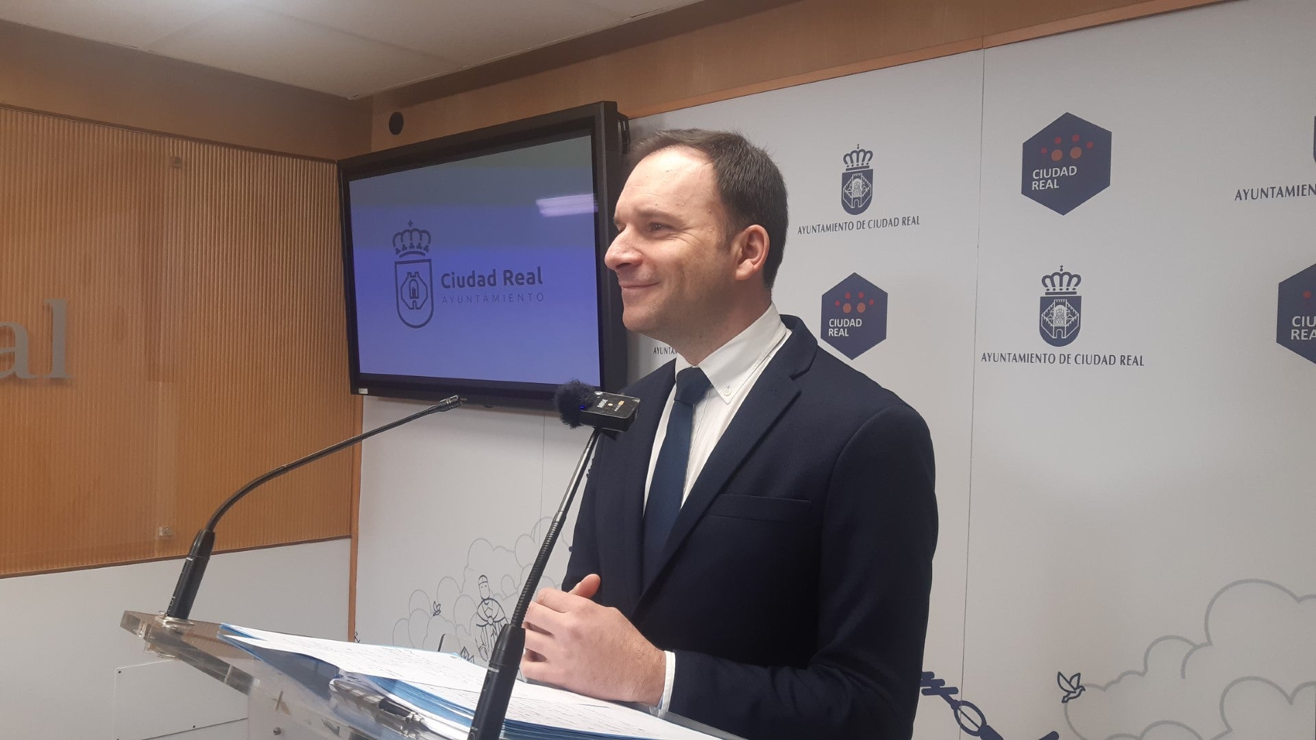 Los estudiantes de Ciudad Real ya pueden solicitar el carné para el transporte público con abonos a mitad de precio Los estudiantes de Ciudad Real ya pueden solicitar el carné para el transporte público con abonos a mitad de precio