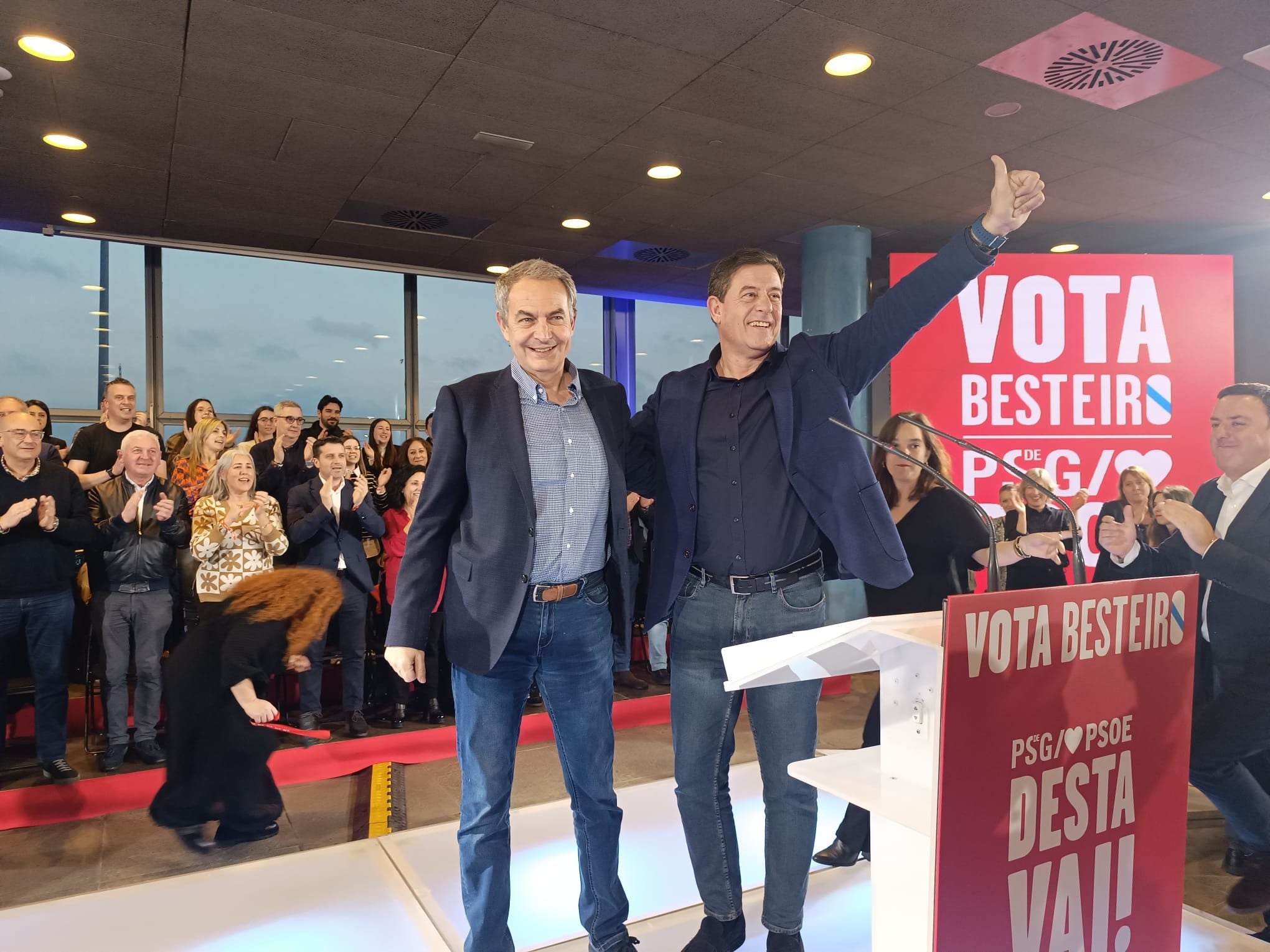 Rueda propone extender el bono deporte a los mayores, el Bloque quiere crear el Galtrén y Besteiro se lanza a por el voto joven Rueda propone extender el bono deporte a los mayores, el Bloque quiere crear el Galtrén y Besteiro se lanza a por el voto joven