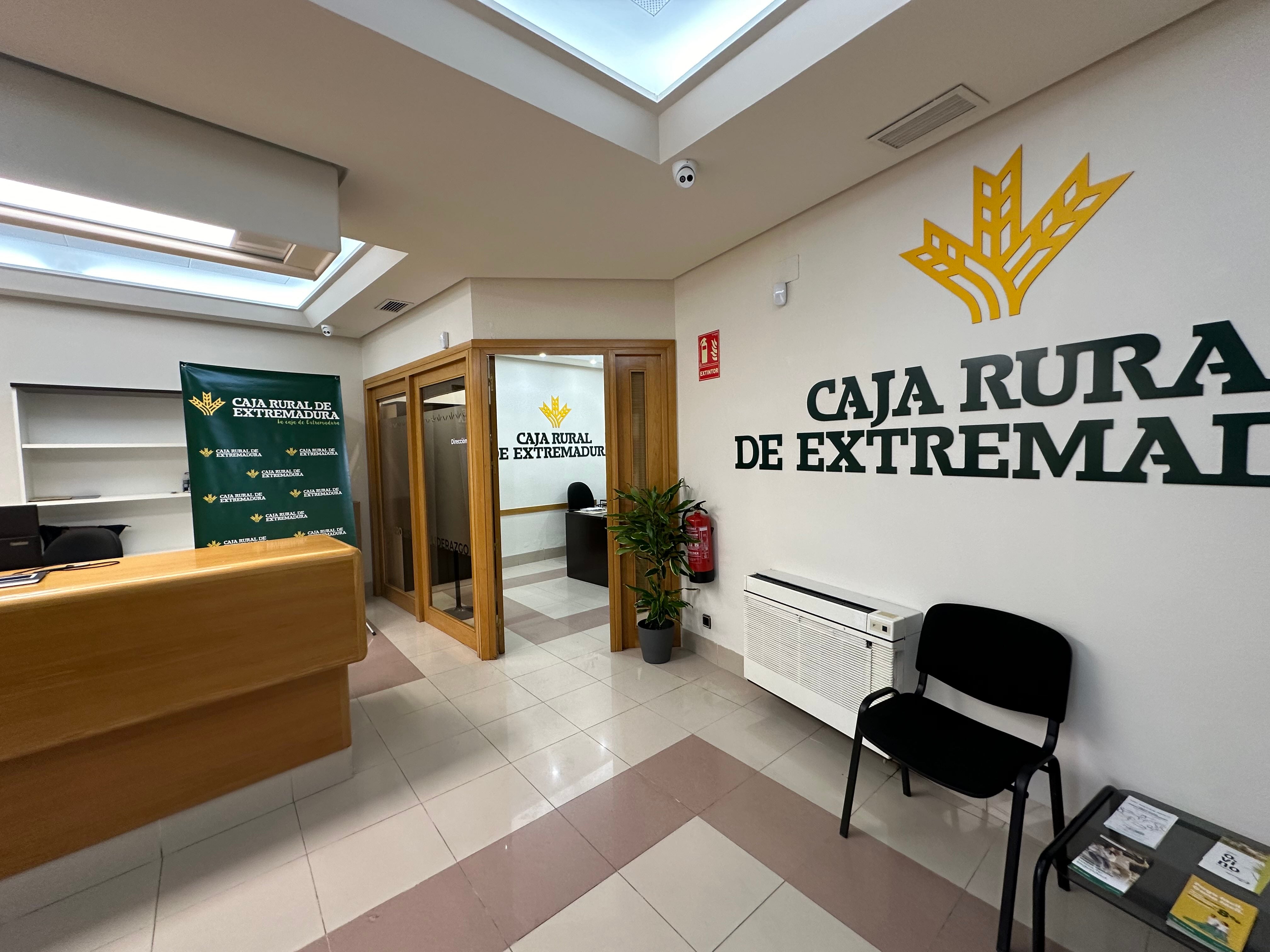 Caja Rural de Extremadura inaugura una nueva oficina en Hervás, la número 110 en el total de la región Caja Rural de Extremadura inaugura una nueva oficina en Hervás, la número 110 en el total de la región