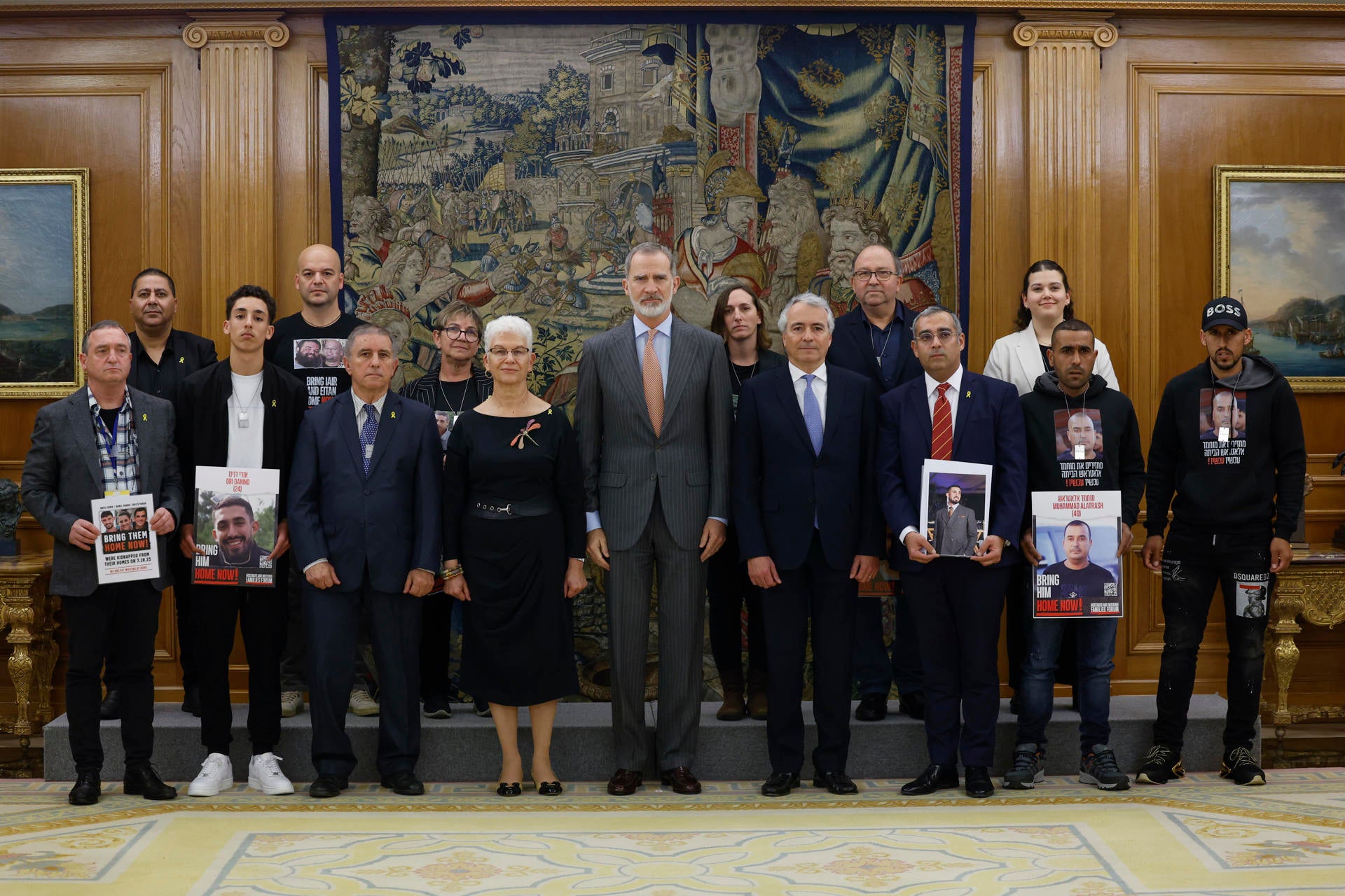 Felipe VI recibe a familiares de los rehenes secuestrados por Hamás Felipe VI recibe a familiares de los rehenes secuestrados por Hamás