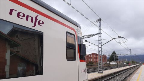 Tren de Renfe en la estaci&oacute;n de Reinosa.