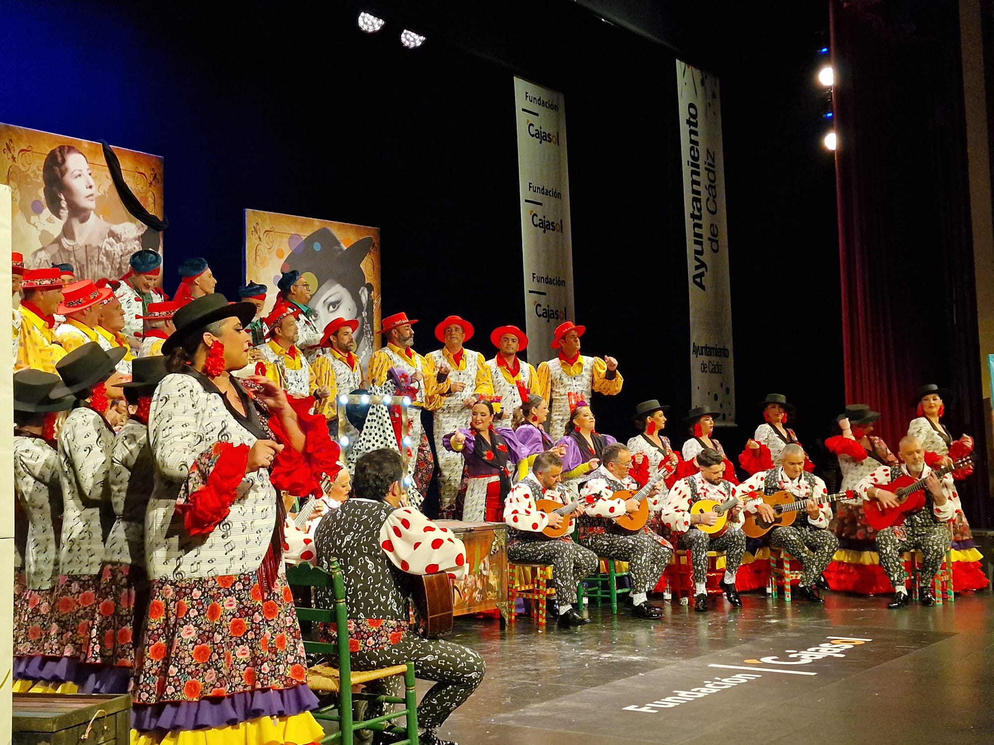 Así ha sido la actuación del coro 'El baúl de la Piquer' en las semifinales del COAC 2024 Así ha sido la actuación del coro 'El baúl de la Piquer' en las semifinales del COAC 2024