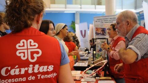 Personal de C&aacute;ritas Tenerife en uno de sus actos