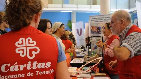 Personal de Cáritas Tenerife en uno de sus actos Personal de Cáritas Tenerife en uno de sus actos