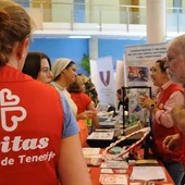 Personal de Cáritas Tenerife en uno de sus actos Personal de Cáritas Tenerife en uno de sus actos