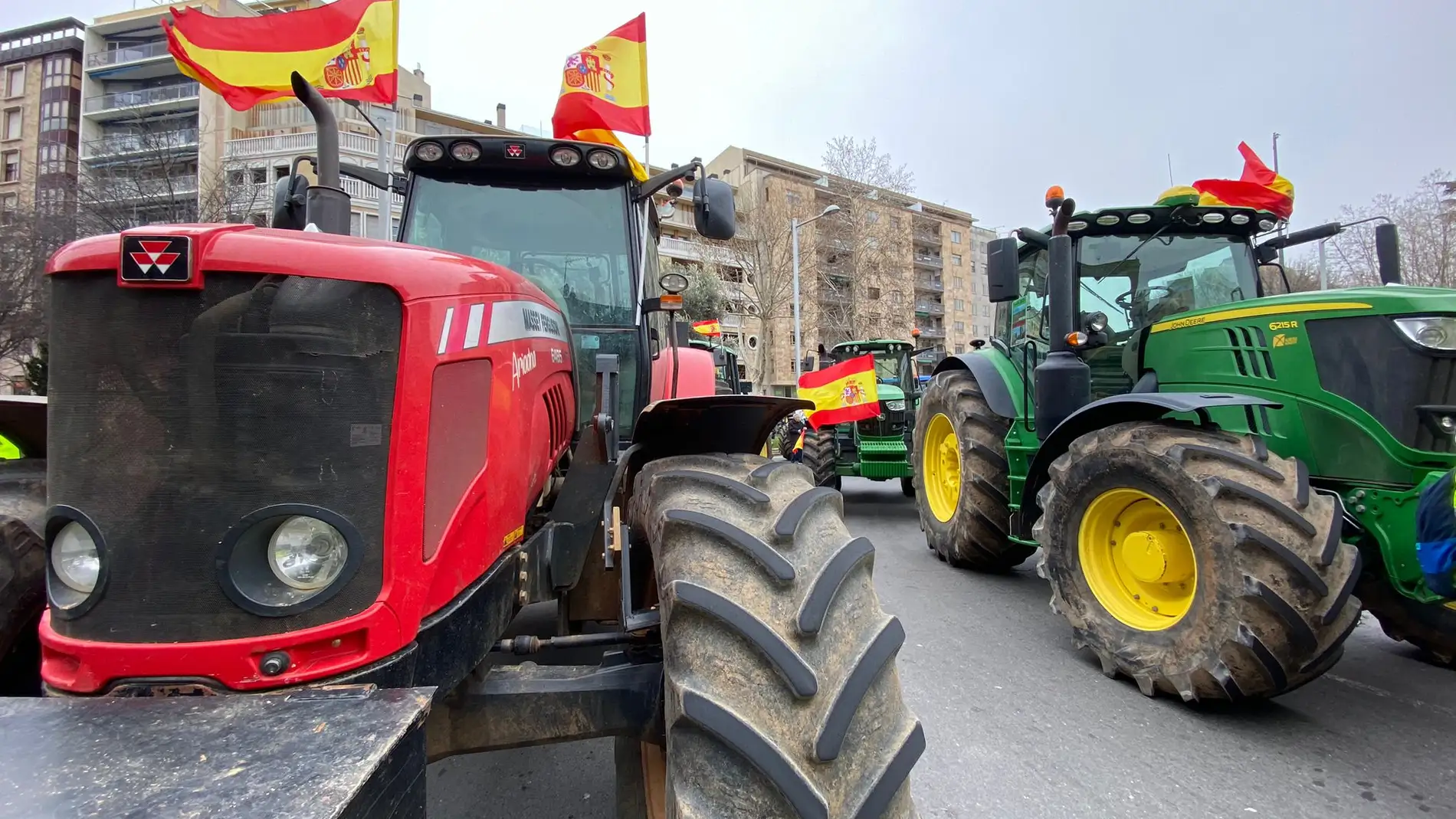 Tractores aparcados en la plaza de España de Salamanca este jueves