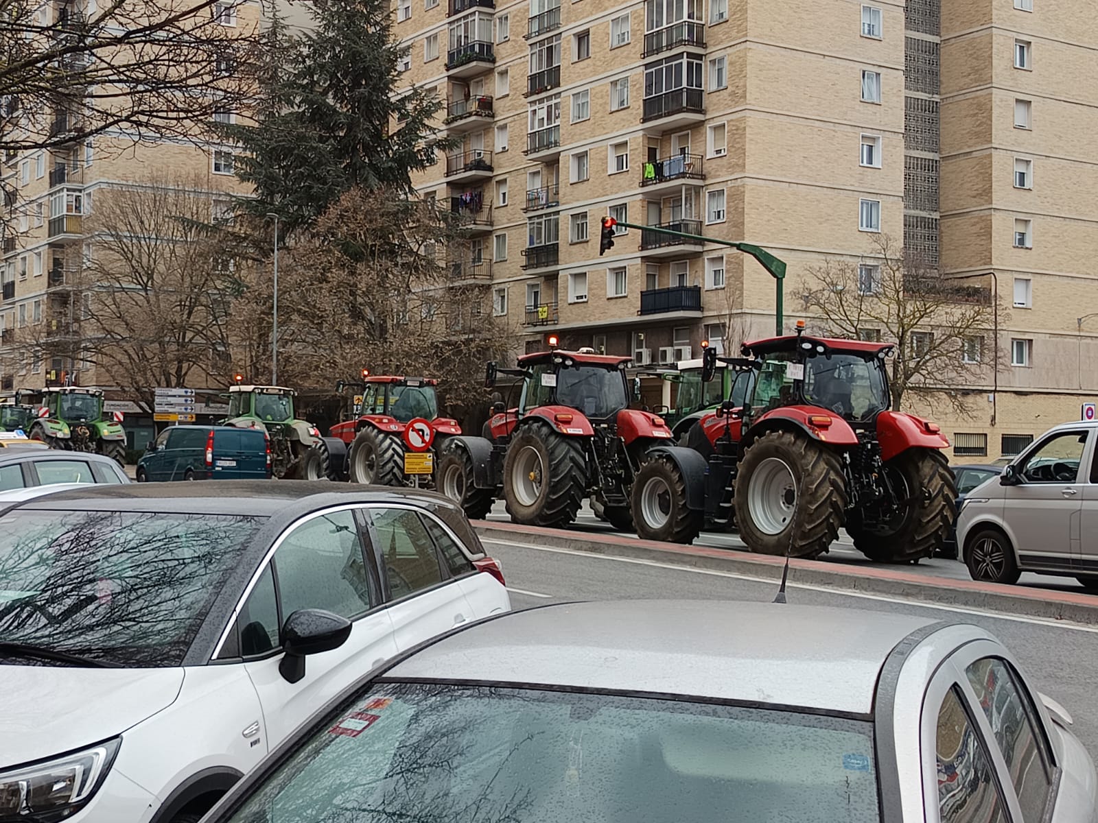 Continúan las afecciones al tráfico en las carreteras navarras por la movilización de los agricultores Continúan las afecciones al tráfico en las carreteras navarras por la movilización de los agricultores