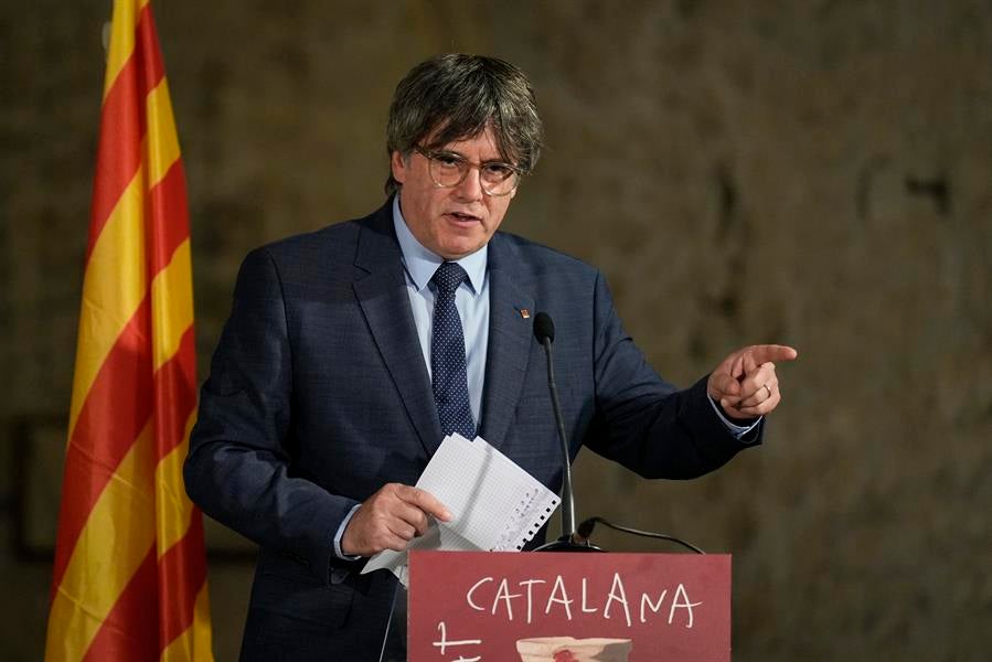 Puigdemont asegura que si Feijóo fuera presidente, no se le investigaría por terrorismo Puigdemont asegura que si Feijóo fuera presidente, no se le investigaría por terrorismo
