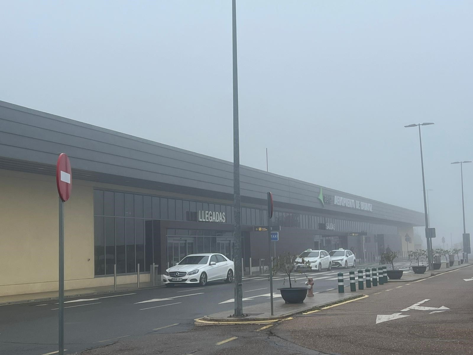 La Junta se congratula de que se escuche su voz y se estudie la instalación de medidas para mejorar la visibilidad en el aeropuerto La Junta se congratula de que se escuche su voz y se estudie la instalación de medidas para mejorar la visibilidad en el aeropuerto