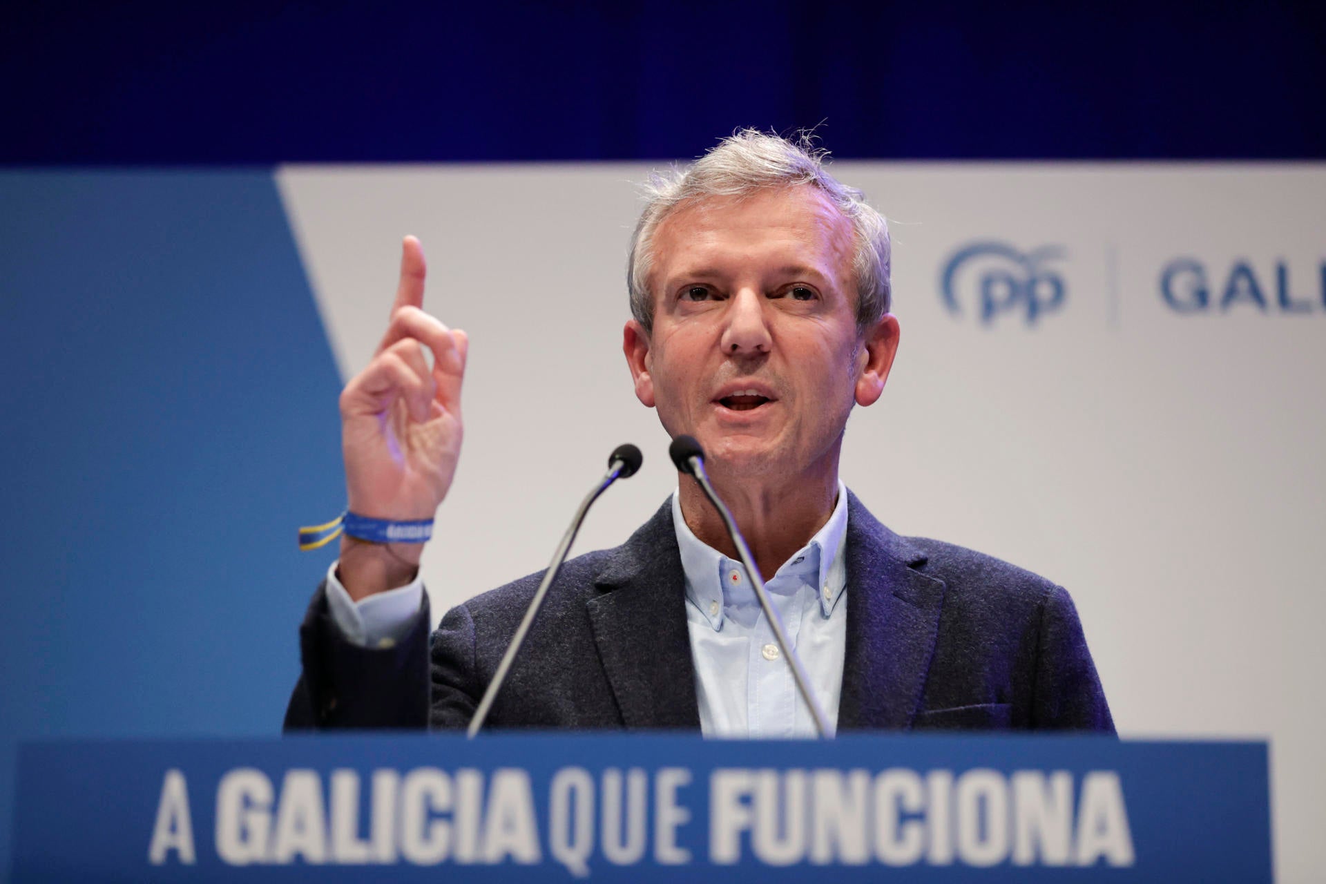 El PP apunta a una holgada mayoría absoluta en Galicia El PP apunta a una holgada mayoría absoluta en Galicia
