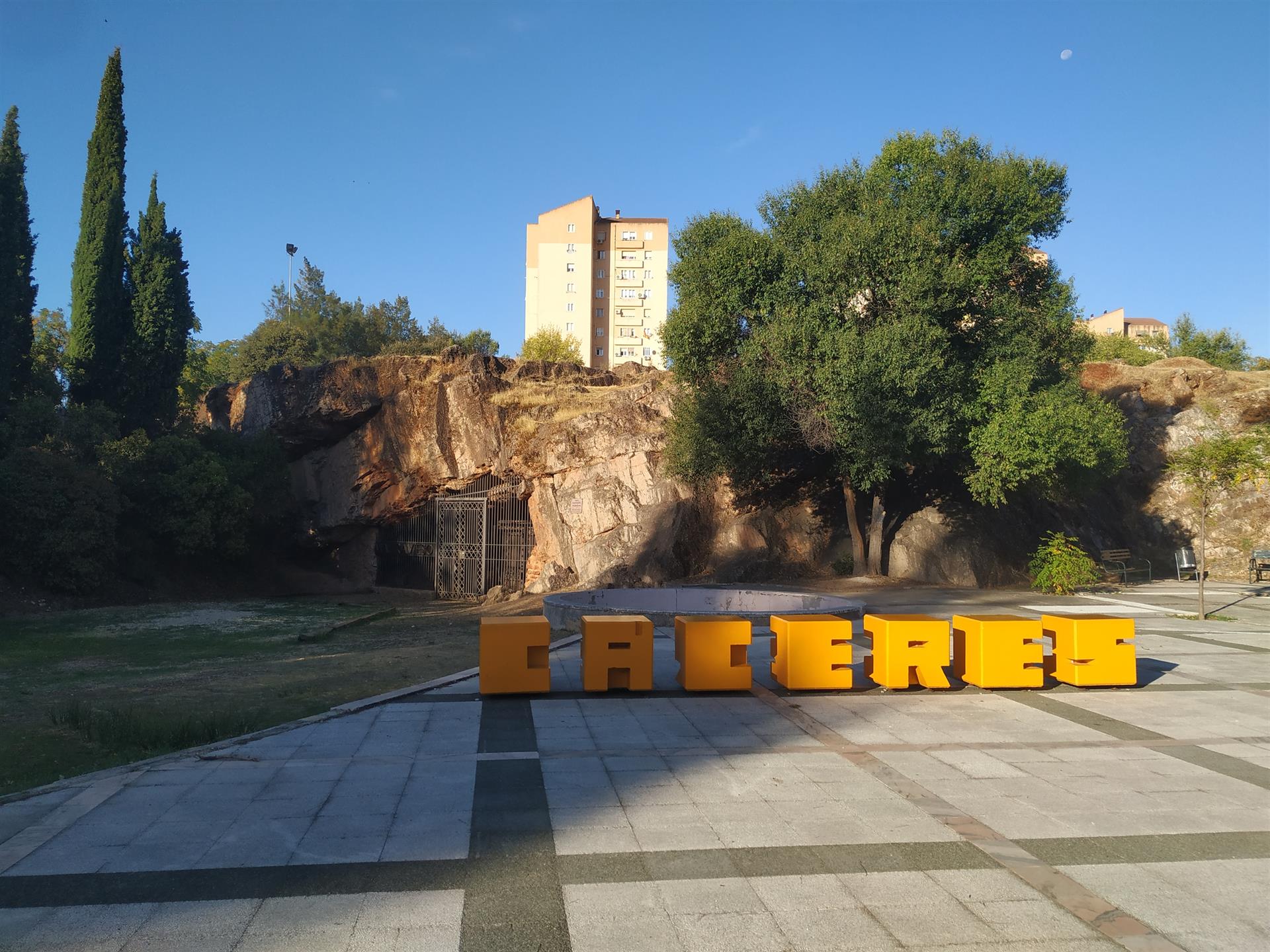 El Ayuntamiento de Cáceres adjudica la fabricación y el montaje de la Neocueva de Maltravieso de Cáceres por 1,45 millones de euros El Ayuntamiento de Cáceres adjudica la fabricación y el montaje de la Neocueva de Maltravieso de Cáceres por 1,45 millones de euros