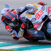 Bagnaia vuela; Márquez, con los mejores Bagnaia vuela; Márquez, con los mejores