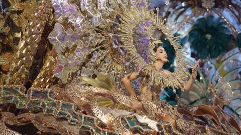 Corina Mrazek Gonz&aacute;lez luci&oacute; la fantas&iacute;a EL MUNDO de Santi Castro