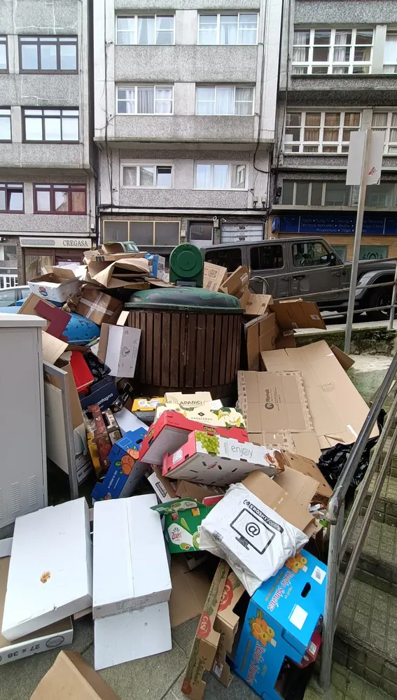 La basura se acumula en A Coruña