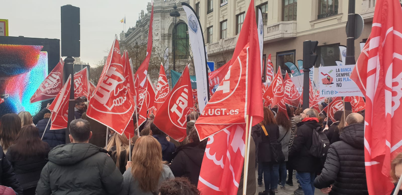 Los sindicatos de la banca se manifiestan en Madrid para reclamar subidas salariales justas Los sindicatos de la banca se manifiestan en Madrid para reclamar subidas salariales justas