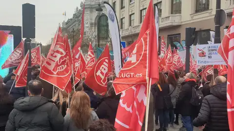 Los sindicatos de la banca se manifiestan en Madrid para reclamar subidas salariales justas Los sindicatos de la banca se manifiestan en Madrid para reclamar subidas salariales justas