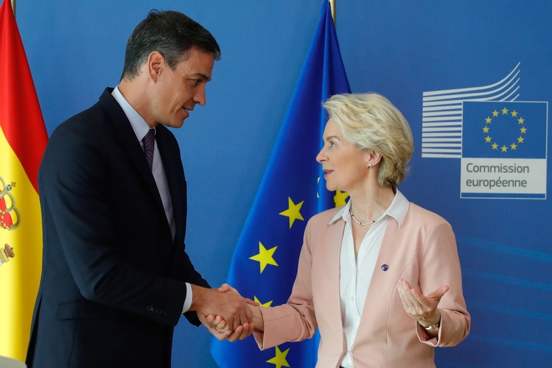 Sánchez y Von der Leyen viajan a Mauritania para ampliar la ayuda ante la migración ilegal Sánchez y Von der Leyen viajan a Mauritania para ampliar la ayuda ante la migración ilegal