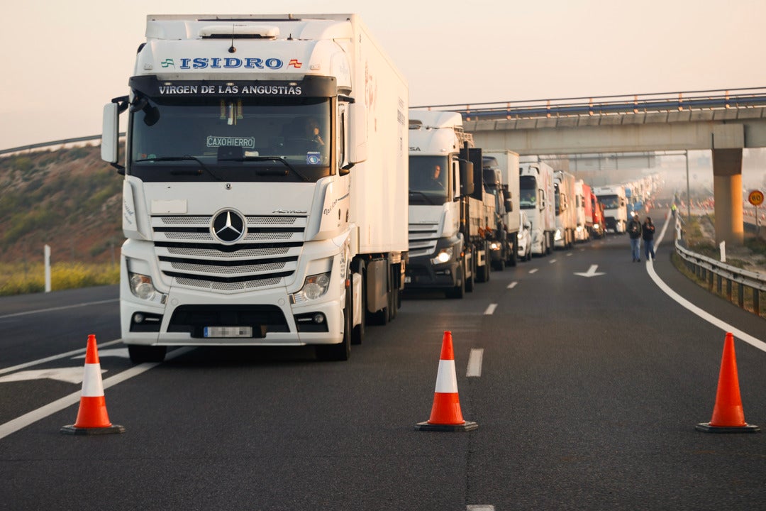 Los transportistas apoyan las reivindicaciones agrarias pero piden "circular libremente para realizar nuestro trabajo" Los transportistas apoyan las reivindicaciones agrarias pero piden "circular libremente para realizar nuestro trabajo"