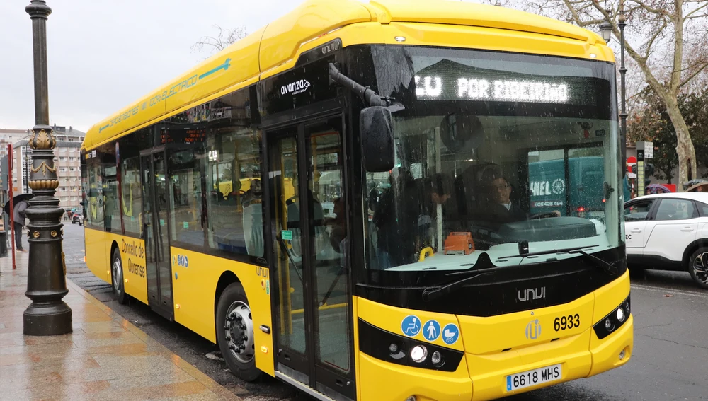 O servizo de transporte urbano do Concello de Ourense incorpora o seu primeiro autobús eléctrico