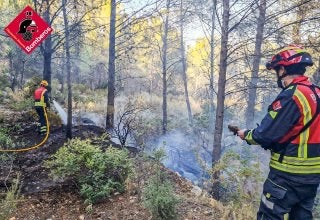 Los Bomberos sofocan un incendio en las faldas del Monte Ponoig Los Bomberos sofocan un incendio en las faldas del Monte Ponoig