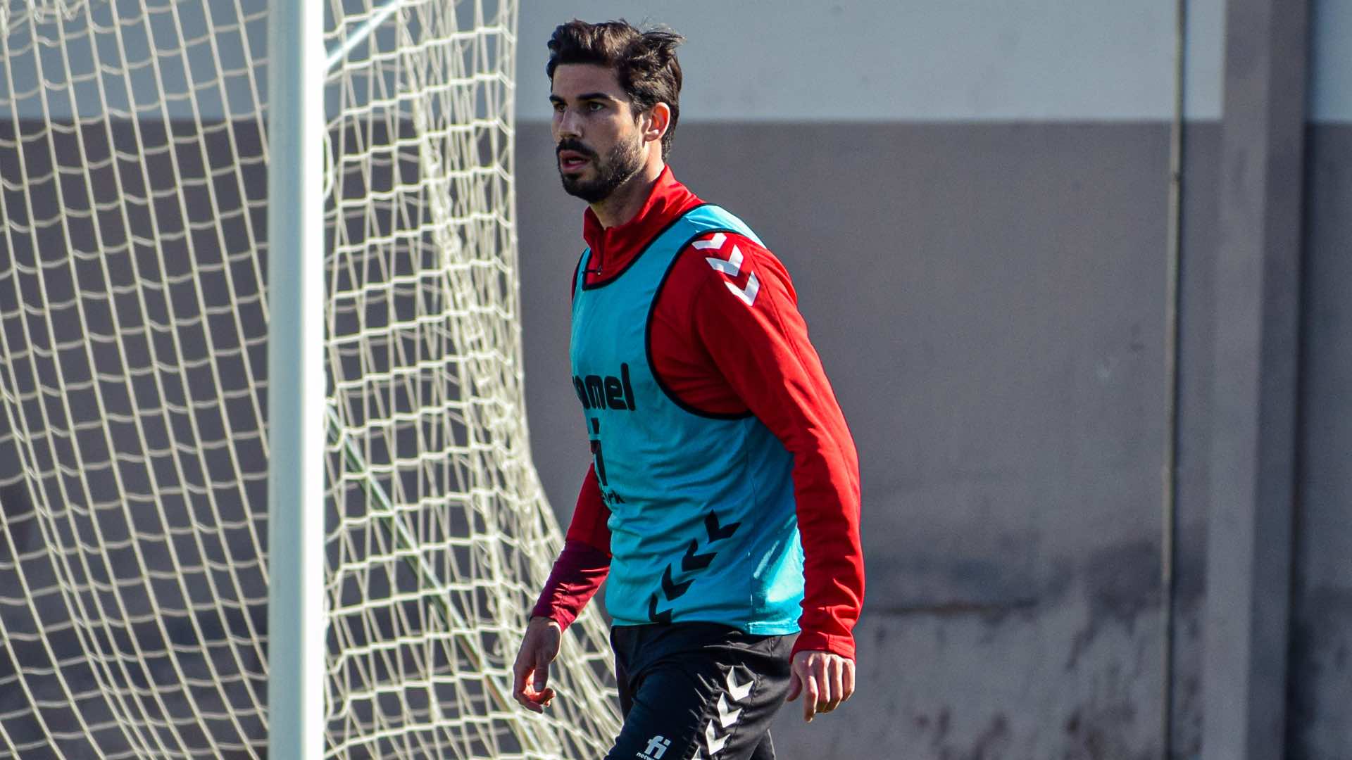 El Eldense mantiene la duda del goleador Mario Soberón y acumula a cinco apercibidos de sanción El Eldense mantiene la duda del goleador Mario Soberón y acumula a cinco apercibidos de sanción