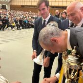 Antonio Vadillo, Tomeu Quetglas y Carlos Barrón saludan al Papa Francisco