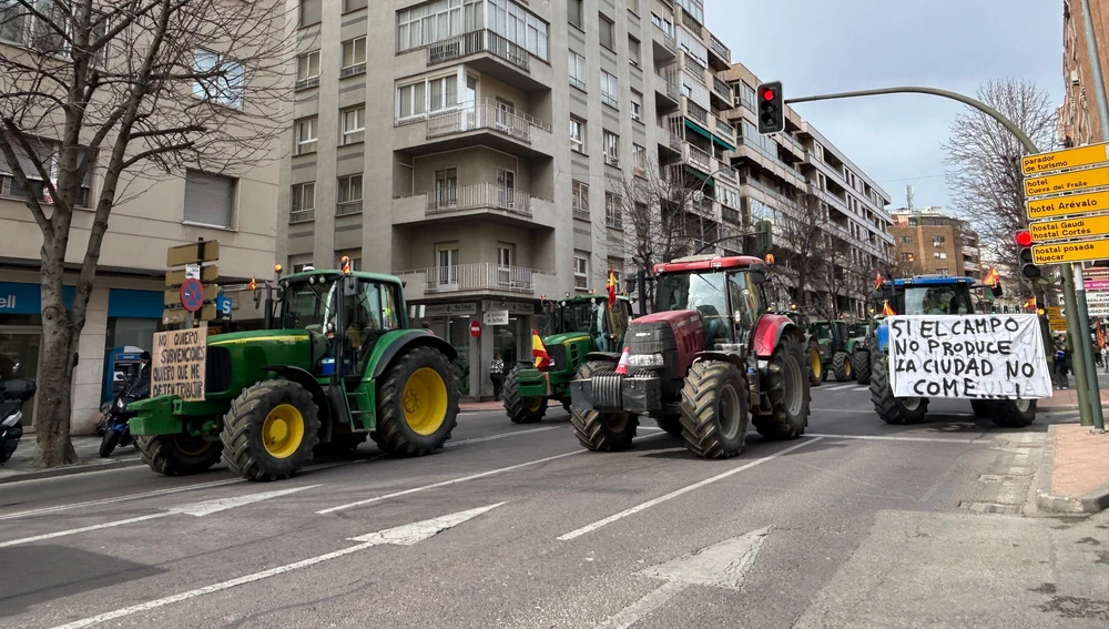 Cientos de tractores recorrieron el pasado martes la ciudad de Cuenca