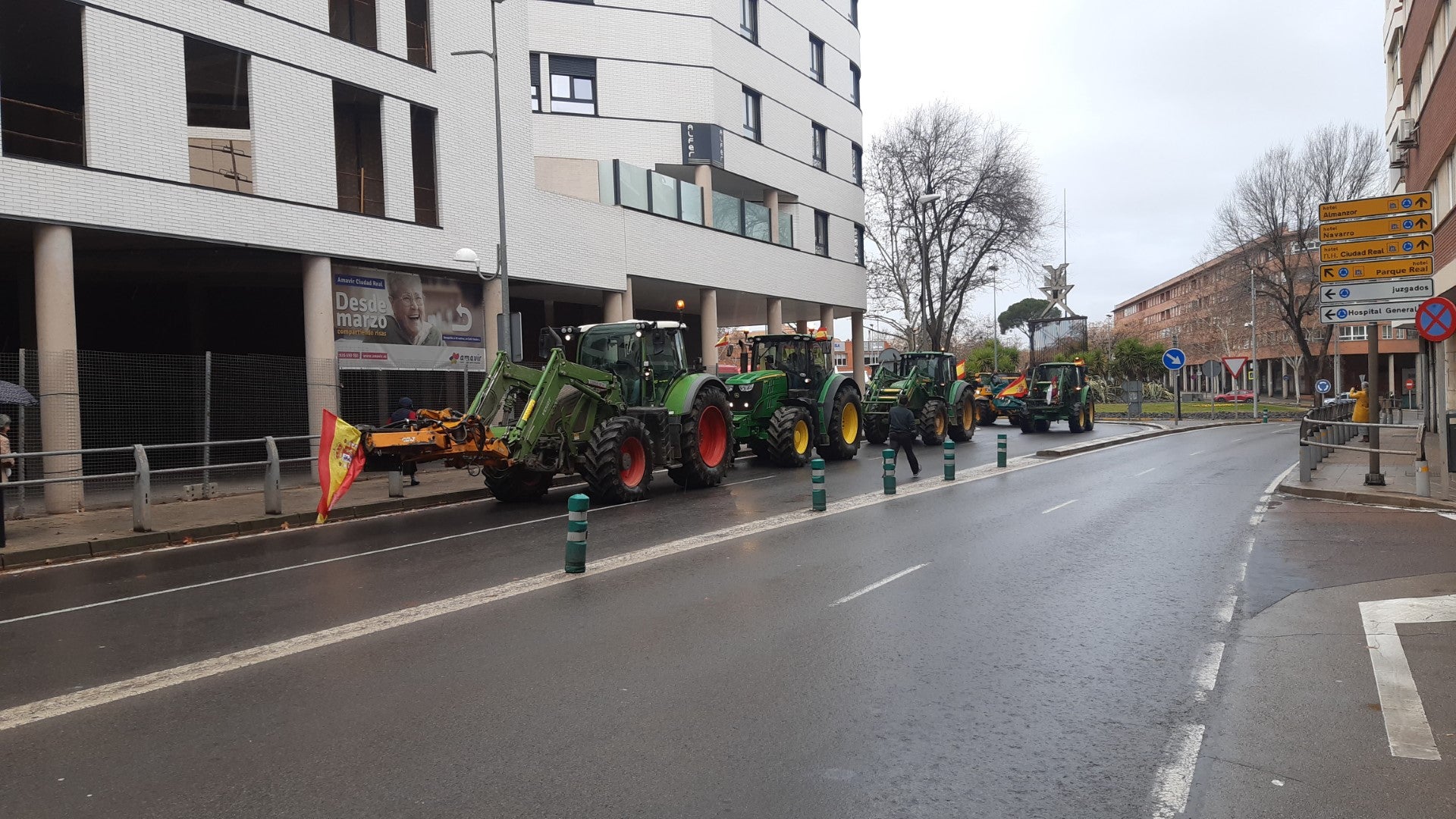 Agricultores vuelven a salir a las carreteras de Ciudad Real apoyados por camioneros Agricultores vuelven a salir a las carreteras de Ciudad Real apoyados por camioneros