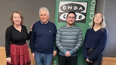 El presidente de Aspanob, Jaume Coll, en el centro, acompañado de otros representantes de la asociación como Jordi Llabrès y Julia Danielowski, y la periodista Elka Dimitrova El presidente de Aspanob, Jaume Coll, en el centro, acompañado de otros representantes de la asociación como Jordi Llabrès y Julia Danielowski, y la periodista Elka Dimitrova