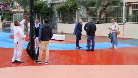 Los concejales de gobierno visitan las zonas donde se ha actuado. Aqu&iacute; en la calle Mallorca de Benidorm
