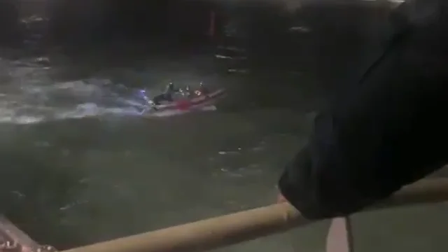 Dos guardias civiles mueren tras ser embestidos por una narcolancha en Barbate Dos guardias civiles mueren tras ser embestidos por una narcolancha en Barbate