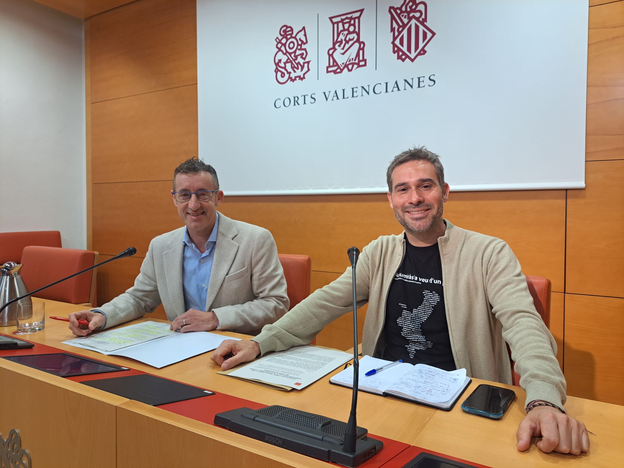 PSPV y Compromís denuncian que Educación "amenaza a alcaldes" para que "renuncien" a proyectos del Plan Edificant PSPV y Compromís denuncian que Educación "amenaza a alcaldes" para que "renuncien" a proyectos del Plan Edificant