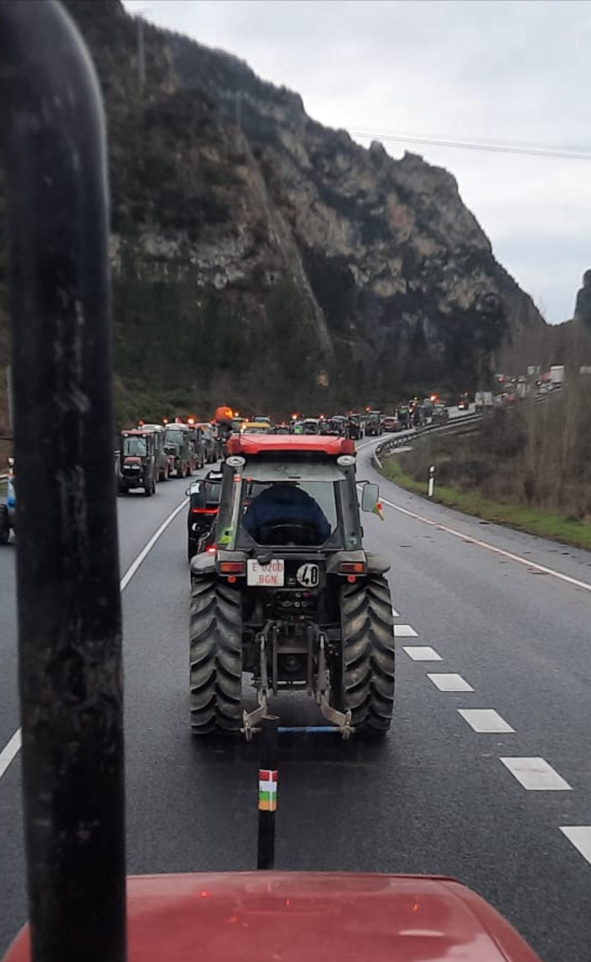 Las tractoradas se fortalecen y ocupan carreteras de toda La Rioja Las tractoradas se fortalecen y ocupan carreteras de toda La Rioja