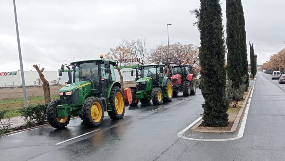Tractores en la Avenida del Vino de Valdepeñas