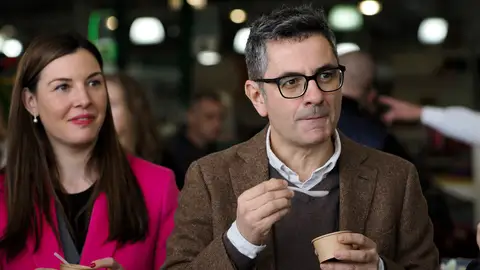 El ministro de Presidencia, Justicia y Relaciones con las Cortes, Félix Bolaños, prueba un yogur durante su visita este viernes a la Cooperativa Lácteas Unidas El ministro de Presidencia, Justicia y Relaciones con las Cortes, Félix Bolaños, prueba un yogur durante su visita este viernes a la Cooperativa Lácteas Unidas/ EFE/ Eliseo Trigo