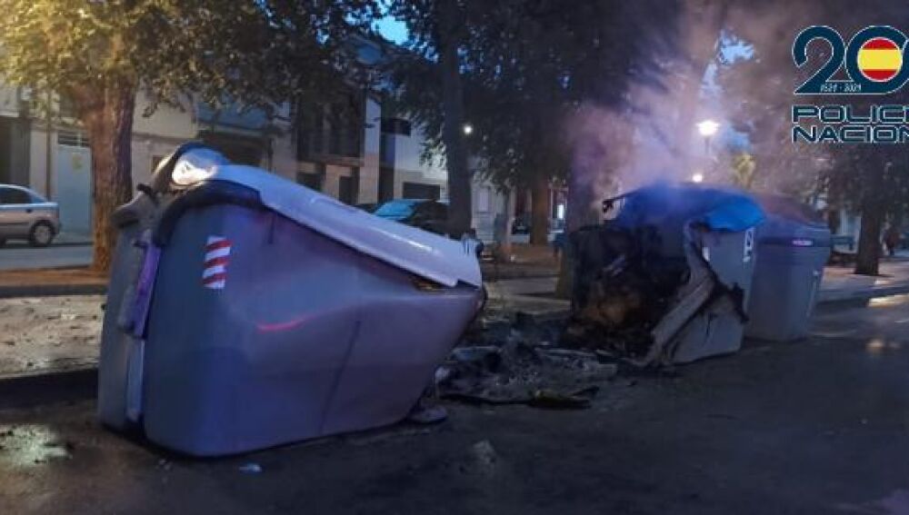 Contenedores incendiados en Alcázar