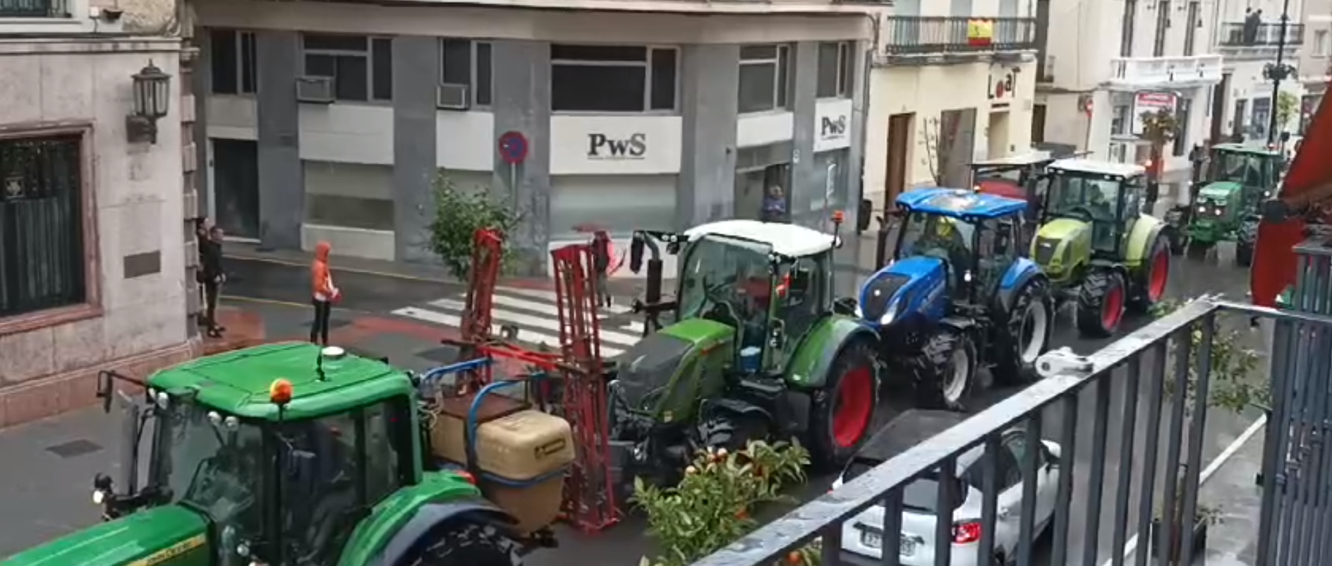 La tractorada llega al centro de Antequera (Málaga) La tractorada llega al centro de Antequera (Málaga)